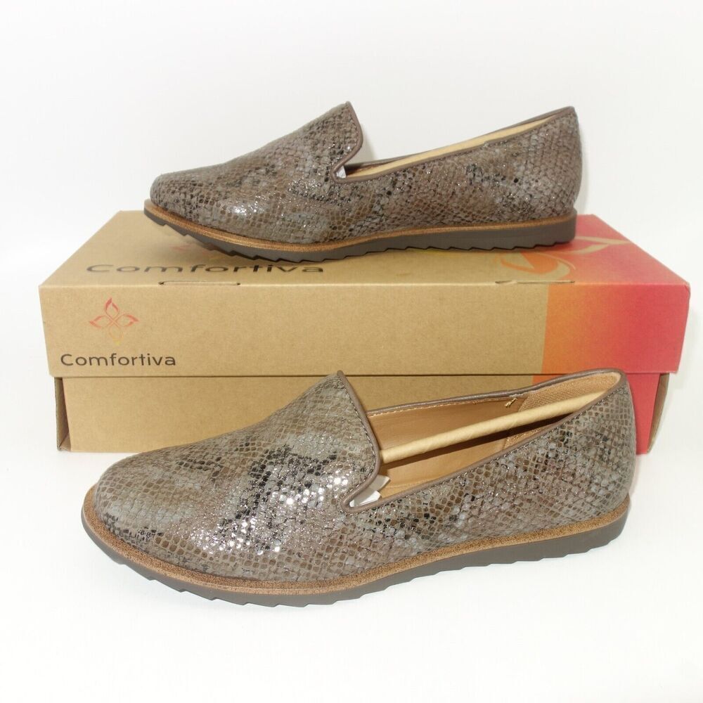 NEW Comfortiva Ryen Slip On Leather Loafer Pewter Taupe Snake print Women's 6 W